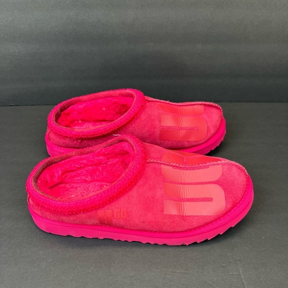 UGG Vibrant Pink Fleece Slippers Size 6 - Picture 1 of 9
